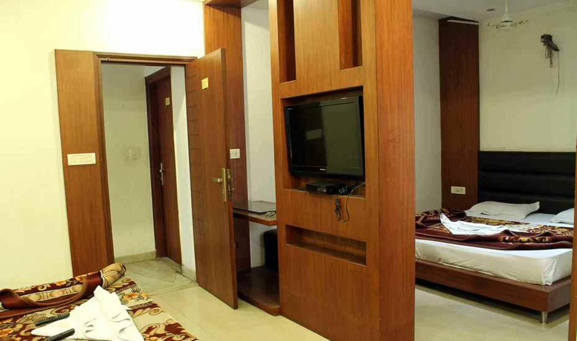 Hotel Lav Kush Deluxe " 3 Min Walking From New Delhi Railway Station " Exterior photo